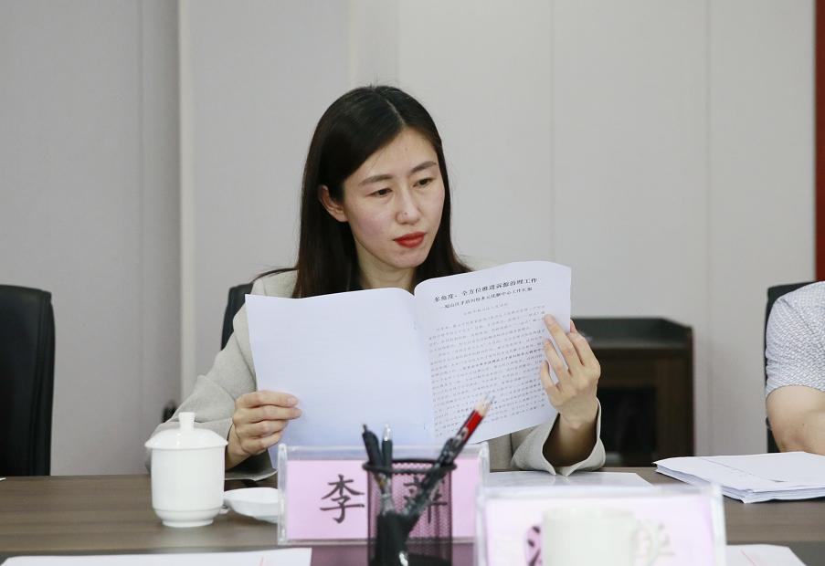 座谈会伊始,江华院长对李萍副区长一行的到来表示热烈欢迎