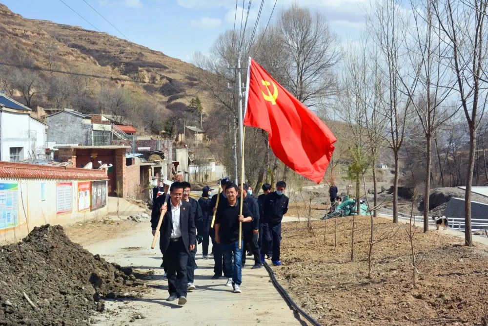 脱贫攻坚当好帮扶六大员十八般武艺助脱贫岷县法院驻清水镇松树村帮扶