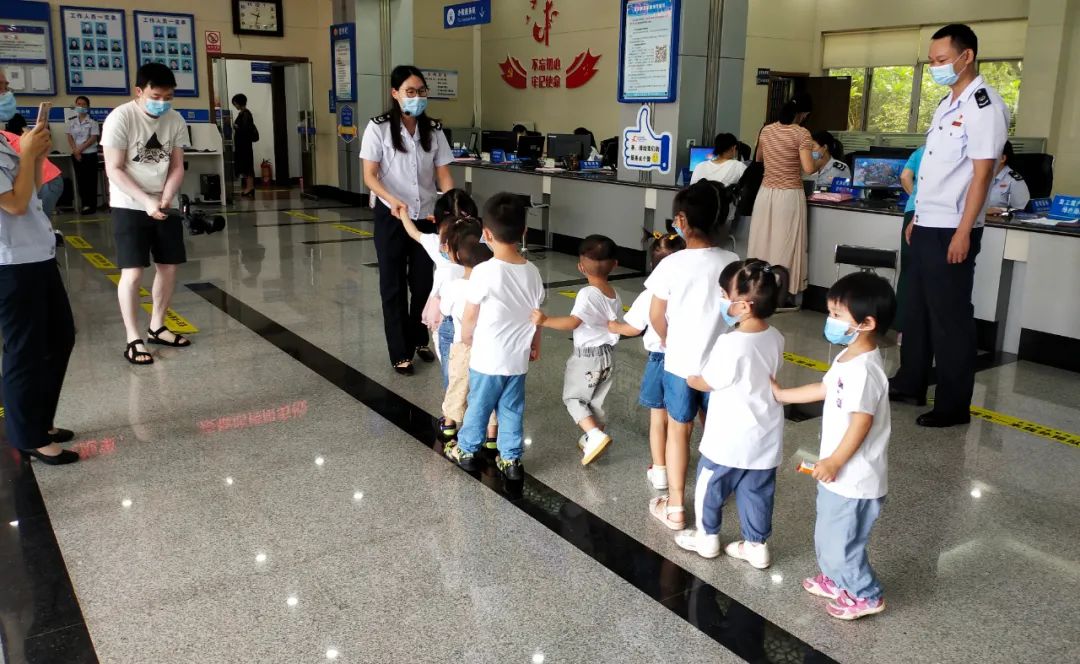 别样的体验｜税收宣传手拉手，税法知识润童心~~（最新发布）