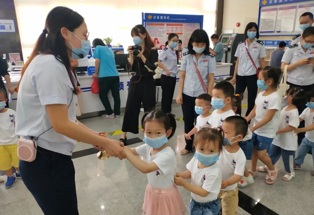 别样的体验｜税收宣传手拉手，税法知识润童心~~（最新发布）