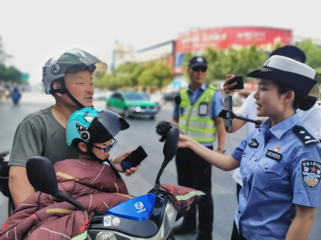 一盔一带 | "今天啥日子? 你的头盔哪里去了?