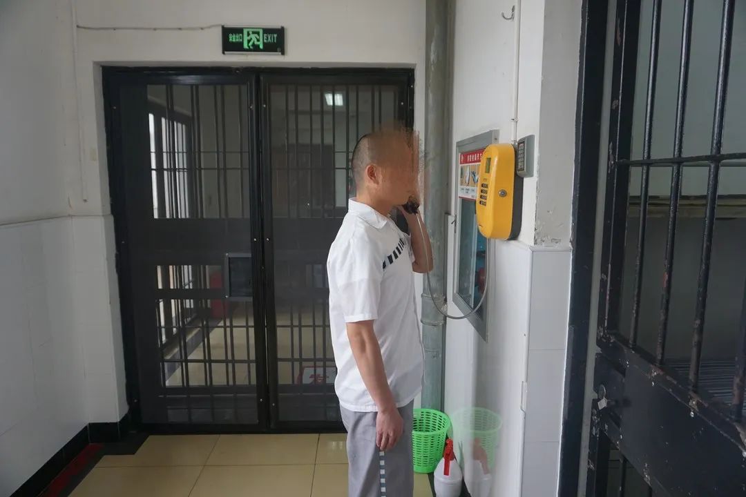 上海市监狱管理局 一封封家信给亲人带去了节日的问候,还有的服刑人员