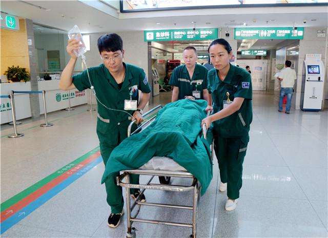 威海新闻网  近日,一位70岁患者被紧急送至威海市立医院急诊抢救室.