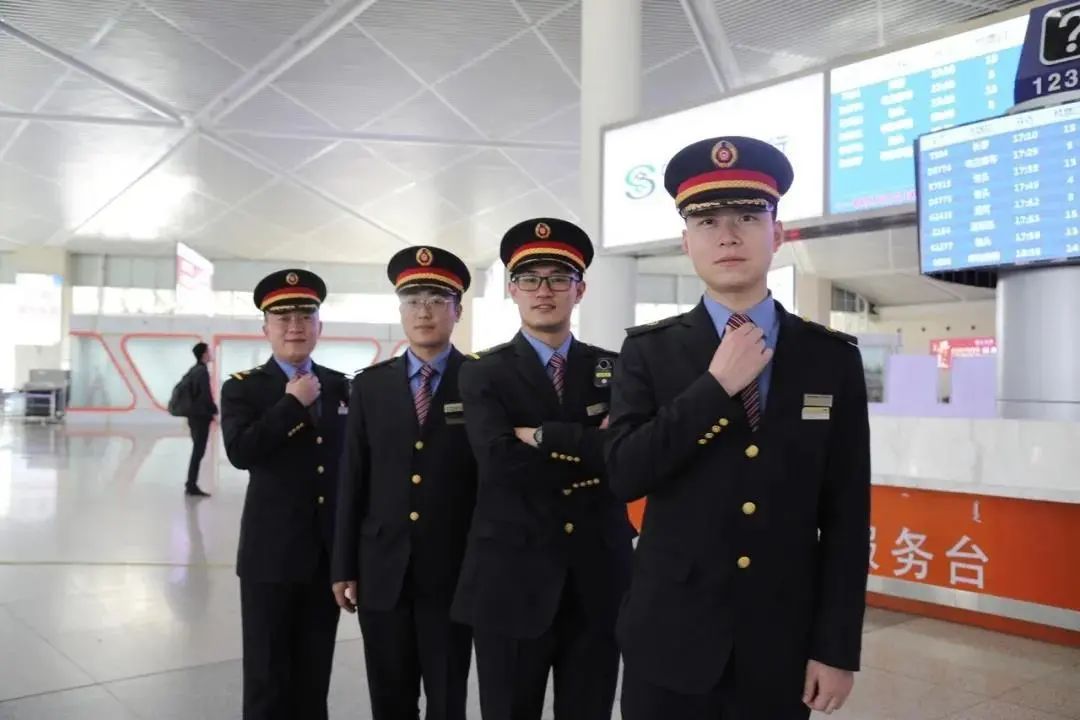 铁路制服是铁路人心中永远的"潮牌"这次旧貌换新颜再次让铁路人成为