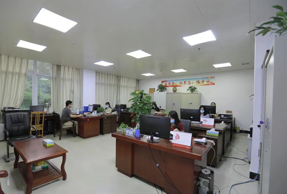 行政庭监察室技装室干净,整洁,美观舒适,开放,自由每一个办公室都让人