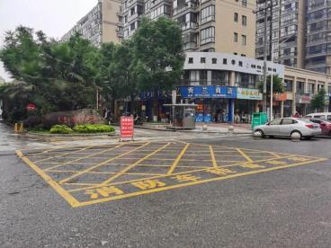 罚!款!在小区这样停车注意!提供消防公益宣传服务.万载消防