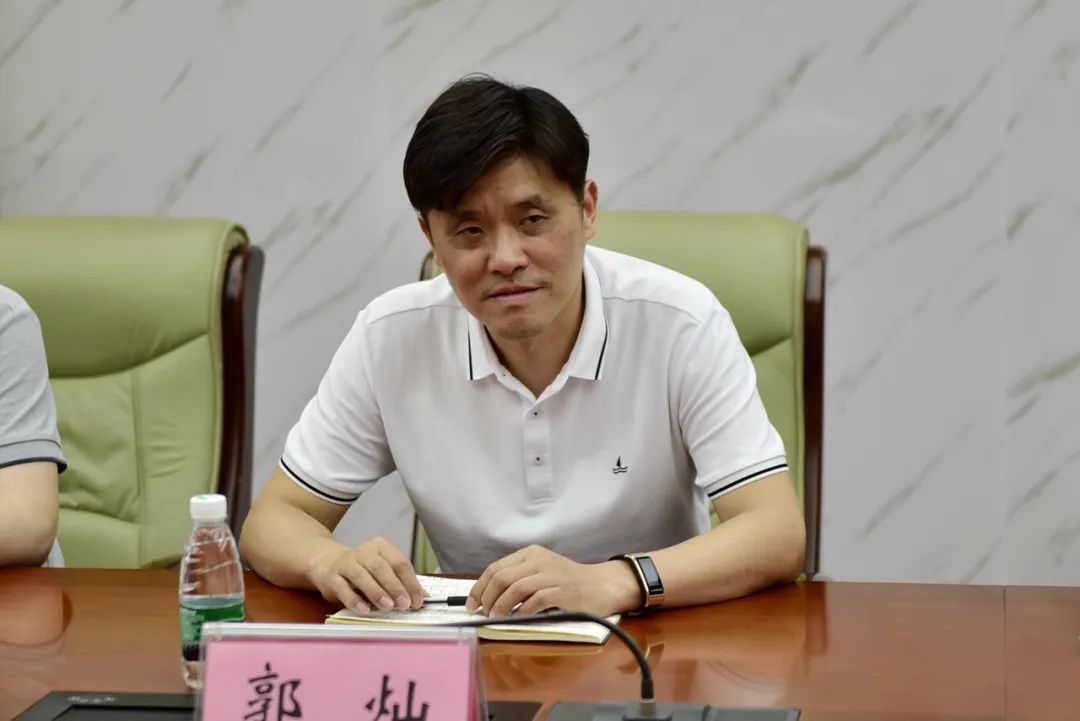 座谈会上,胡根平副院长代表云龙法院对郭经理一行的到来表示了欢迎,并