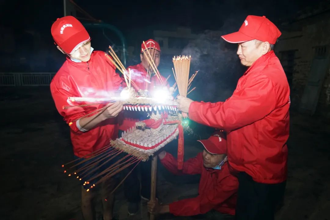 韶关发布香火龙流传于南雄市百顺镇白竹片村,距今已有300多年的历史.