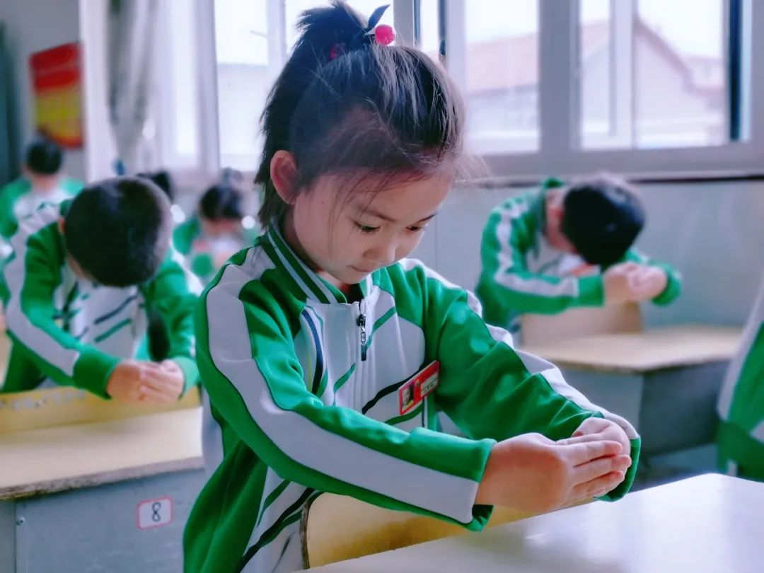 "文明有礼新风尚"——金村小学 拍摄者:曹欣欣