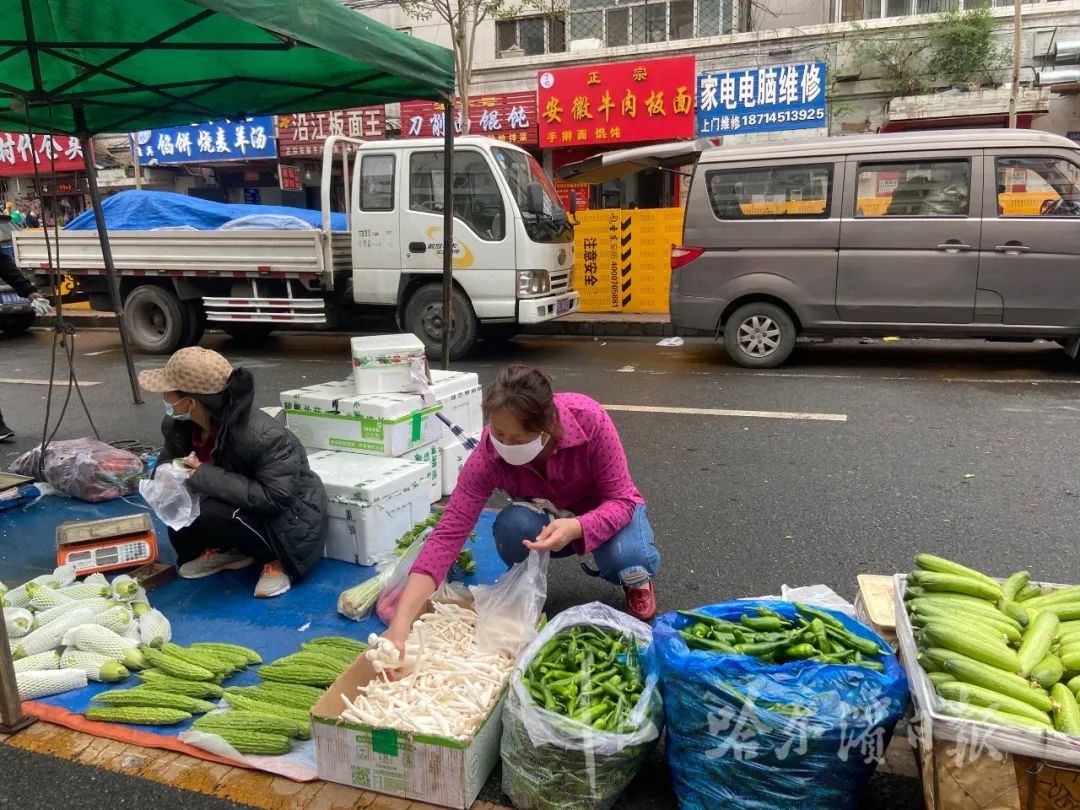 6个公园广场作为临时摊区疏导区,吸纳流动商贩经营