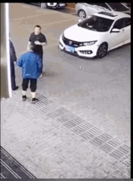 噫～这个车它不偏不倚 刚刚好 脚:我觉得我还可以再抢救一下 有时候你