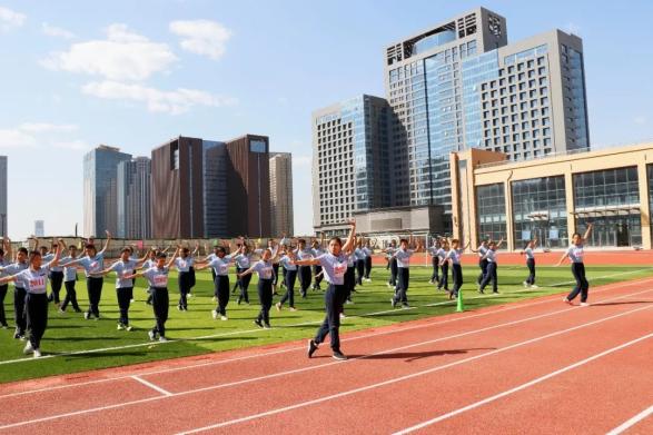 日前,济南高新区东城逸家中学全力推进文明校园创建工作,在"济南市第