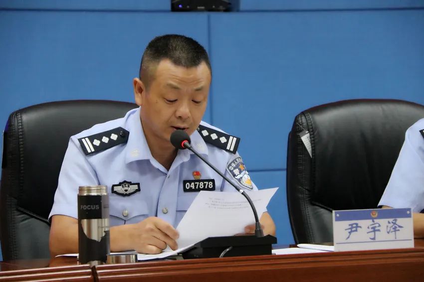 治庸便民盈江县公安局举行第五期三查三告知专项工作暨常见行政案件