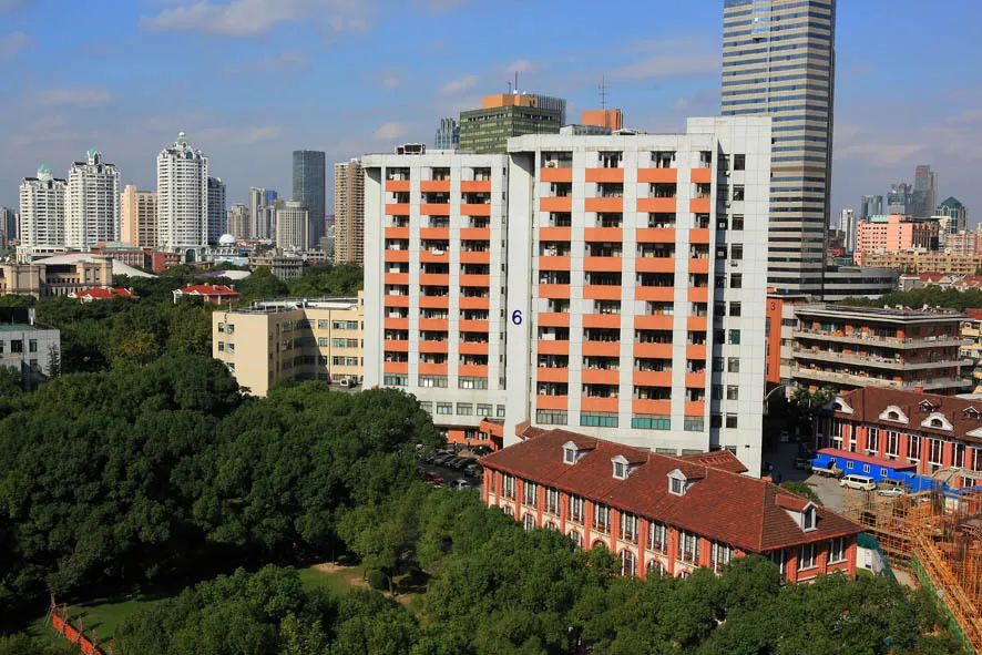 个世纪历史的中央大楼告别了历史舞台,如今其原址上已是瑞金医院6号楼