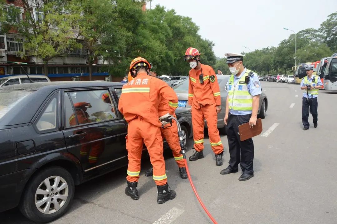 "四位一体"道路交通事故应急演练