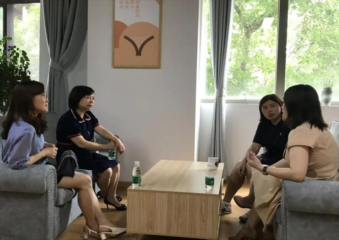 涪城区妇联主席路春玲听取工作进展情况汇报
