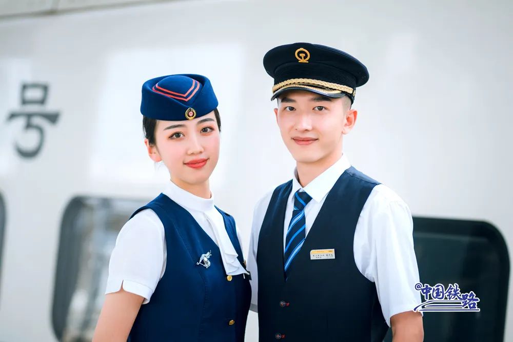 新人入职这届高铁乘务员也太好看了吧