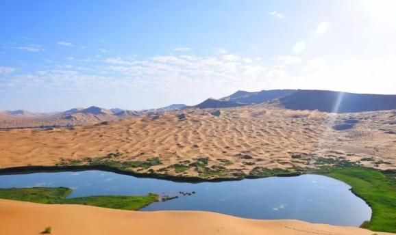 在内蒙古,有一片粉红色的湖......(最新发布)