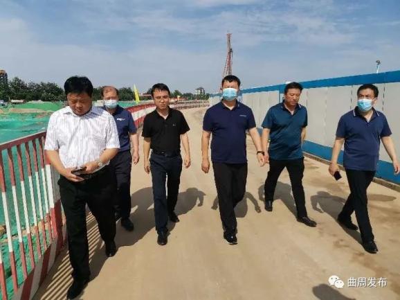 县领导刘伟察看调研新区建设工作