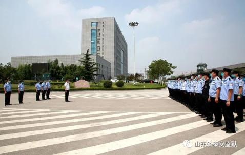 山东省泰安监狱  面对93名从狱内轮换休整的战友,陈万文代表监狱党委