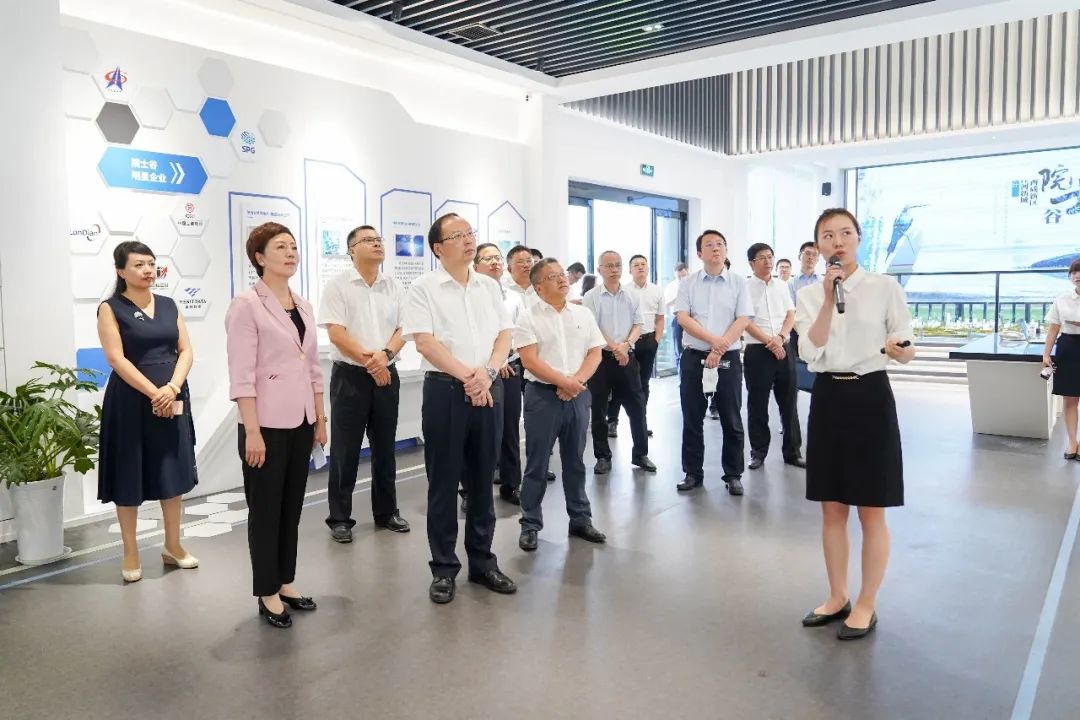 西咸新区泾河新城党委书记,管委会主任张宏伟座谈,双方围绕推进旧城