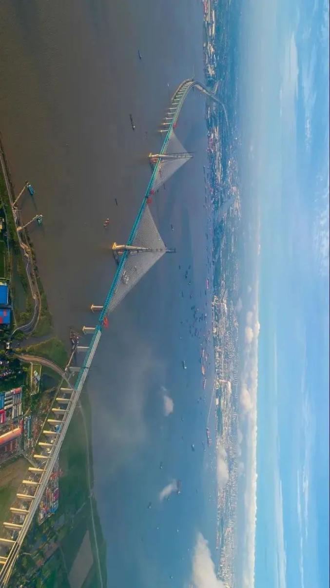 通车倒计时!霸气的沪苏通长江大桥全景图,一定要横着看