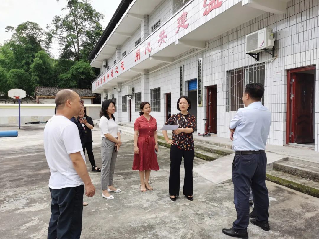 区妇儿工委主任胡立调研妇女儿童之家规范化建设工作