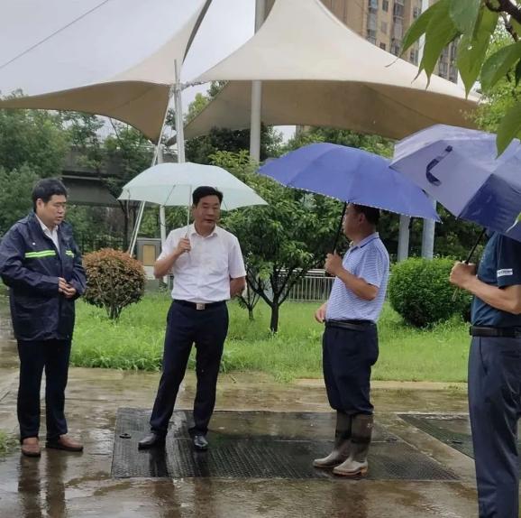 暴雨中的肥西温度您值得感受我们不是一个人在战斗