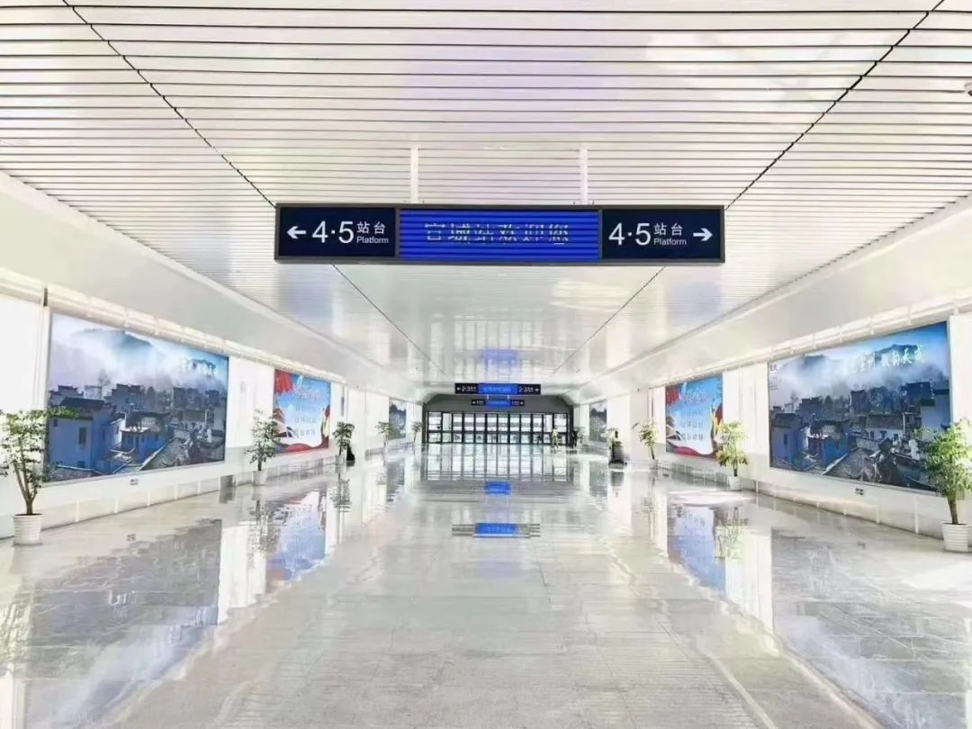 多图现场商合杭高铁宣城站首发列车发车
