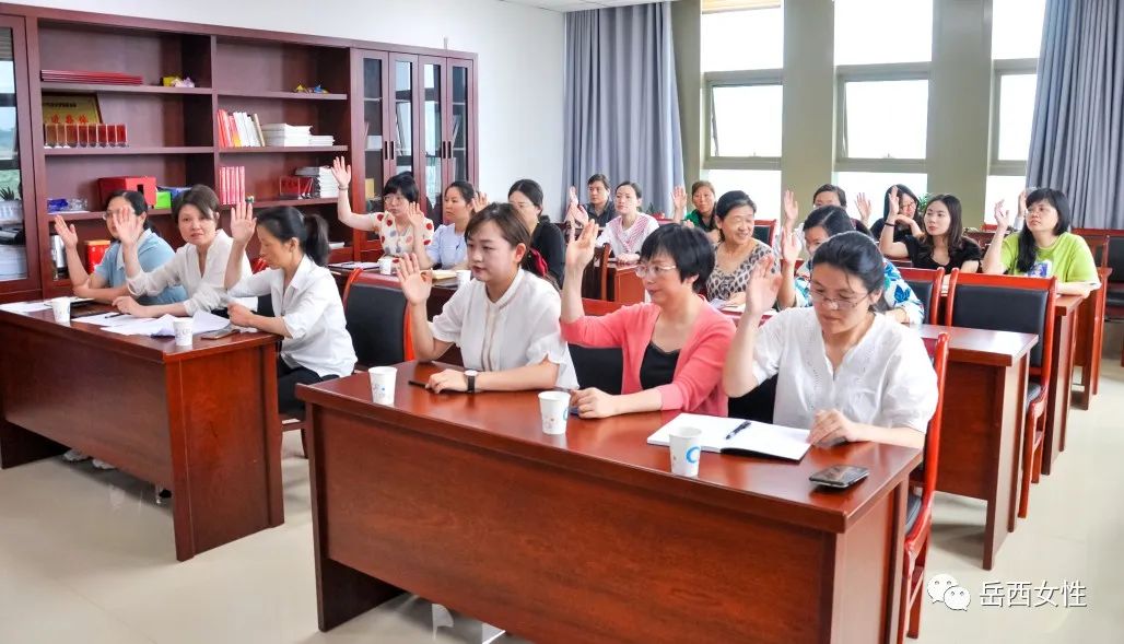 6月24日下午,岳西县财政局全体女职工参加妇联成立暨选举大会.