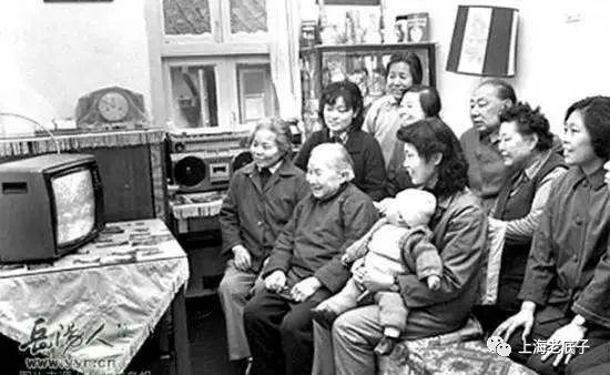 三星电视可以刷机吗_电视机故事_电视主持人营造现场气氛的故事