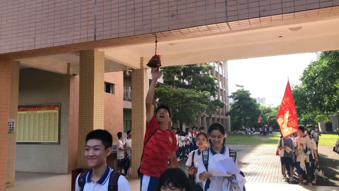 阳江共有 16581名考生奔赴考场 全市共设 阳江一中,广东两阳中学 阳江