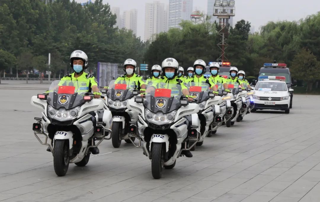 邯郸交巡警牵手社会公益力量开启高考"蓝丝带护考行动"