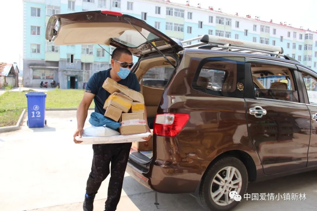 塔源赵洪君小镇里的活雷锋