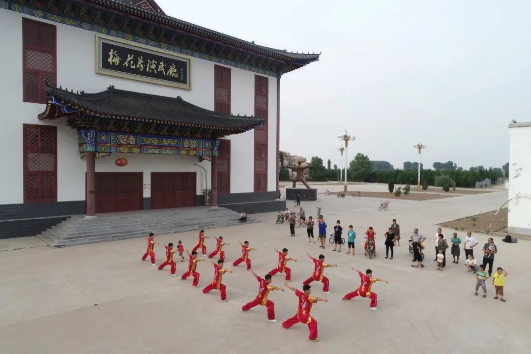 "梅花拳自邹宏义起才正式开始在民间传播,后马庄村便是梅花拳的发源地