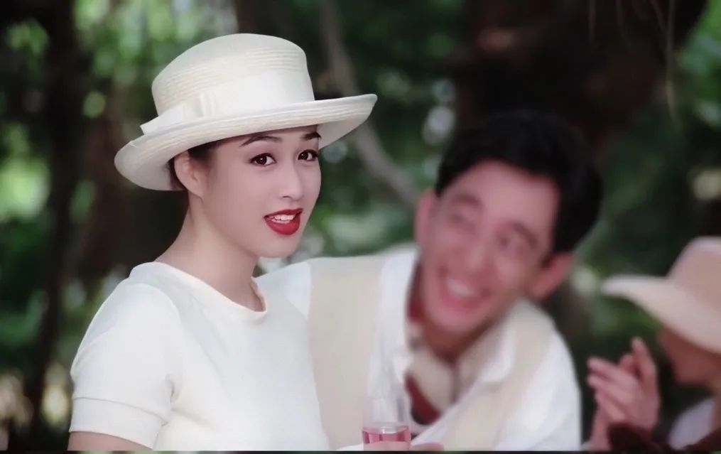 50岁的性感女神钟丽缇依然乘风破浪靠的是什么