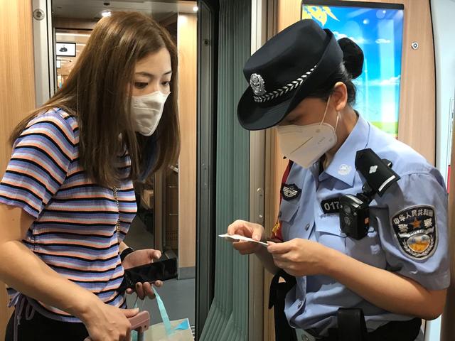 坚强干练的女乘警赵欣瑞