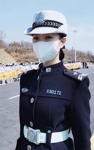 女,汉族,1993年5月出生,现工作于梅河口市公安局交警大队女子中队.