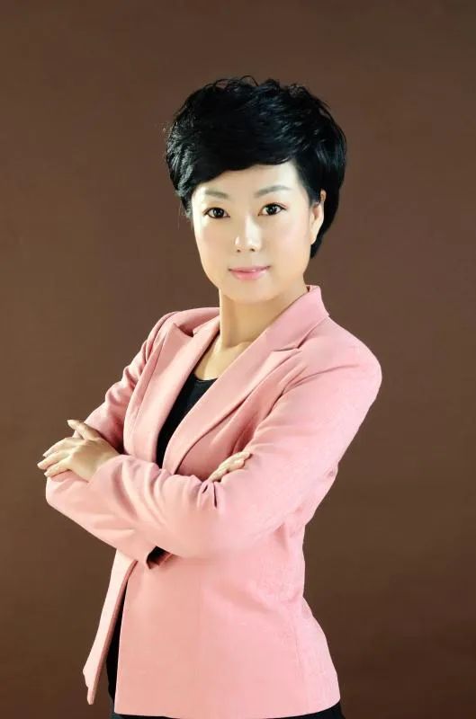 张燕——国家一级播音员,金昌广播电视台资深新闻主播,十多部作品获省
