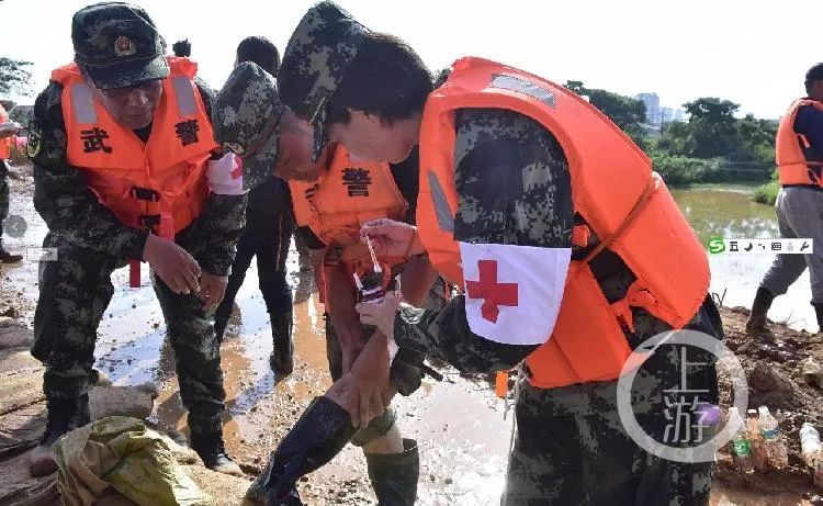 "7月13日,武警江西总队医院院长周育宏接受上游新闻(报料微信号:shang