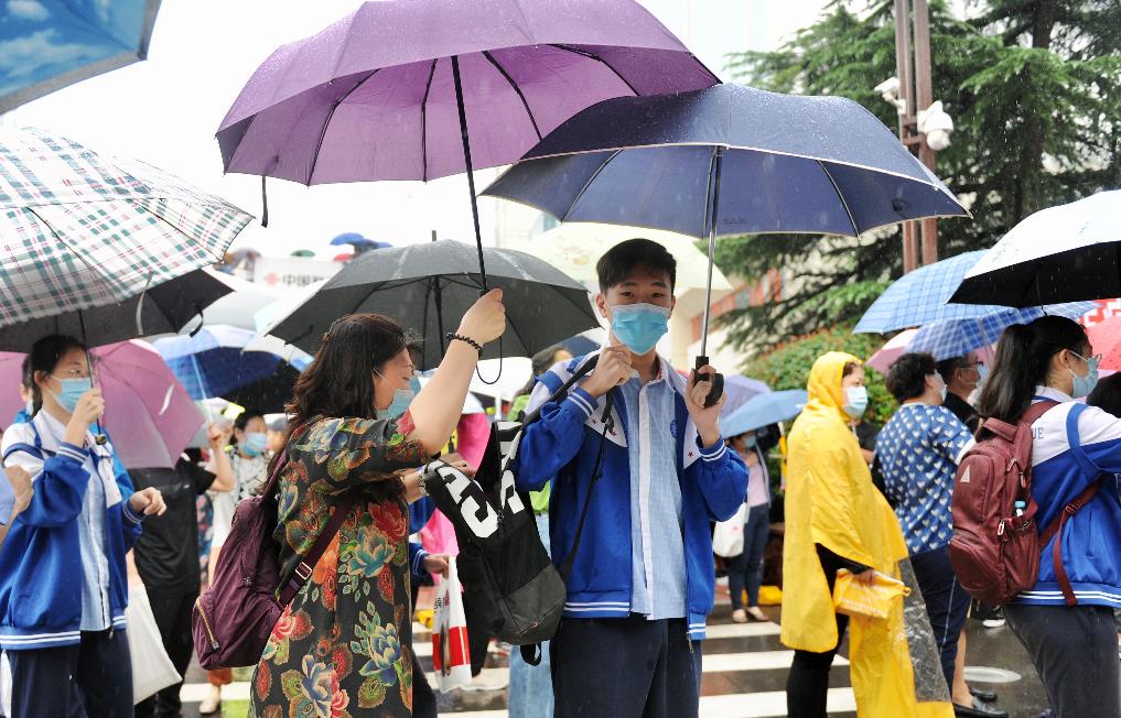 (大众日报,鲁祖轩 济南中考现场