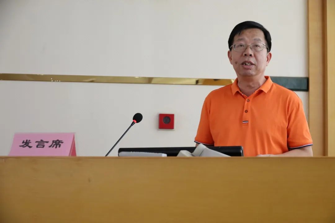 (广东梅县东山中学副校长林铭绪发言)