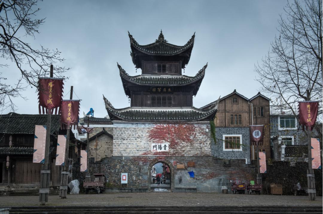 旧州古镇▼《旧州古镇》陈忠贵/摄水城古镇▼赵明/摄贵州的美食贵州