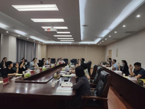 举手表决现场