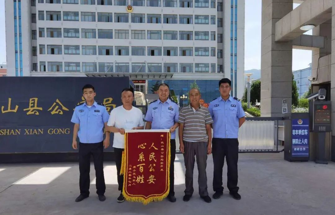 警务围着民意转 民警围着群众干——武山县公安局"特"