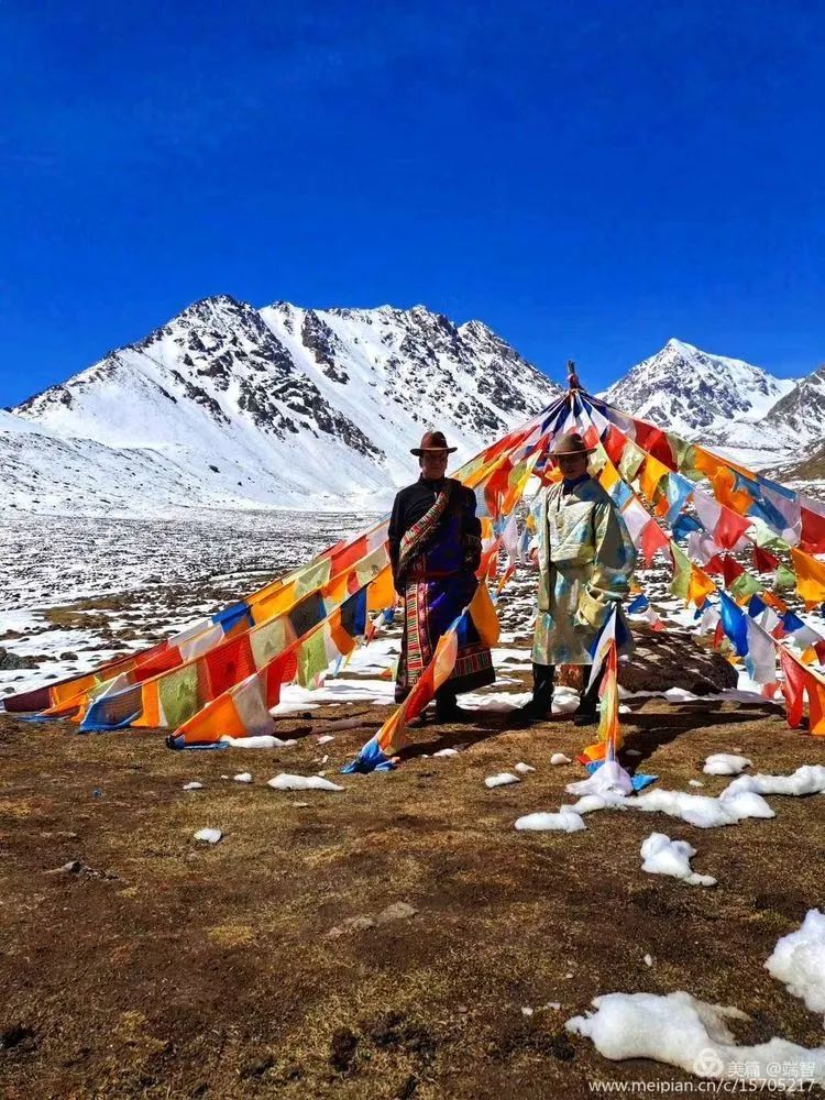 弟弟一家盛装靓丽畅游圣山巴尔斯