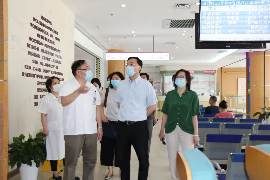 红,新闻宣传处二级调研员,文明办副主任俞军,医政医管处副处长徐奕丽
