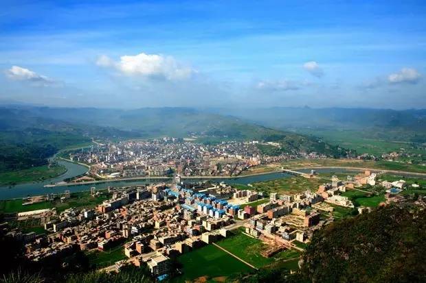 (20世纪60年代的天柱县城) (20世纪80年代麻江县城)