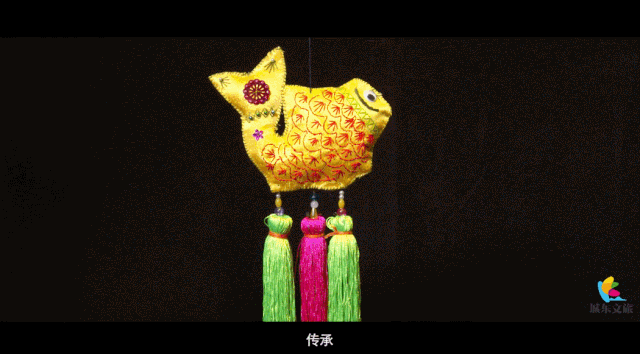 如今,银发绣坊将传统工艺与现代技术结合,让小香包内涵大乾坤.