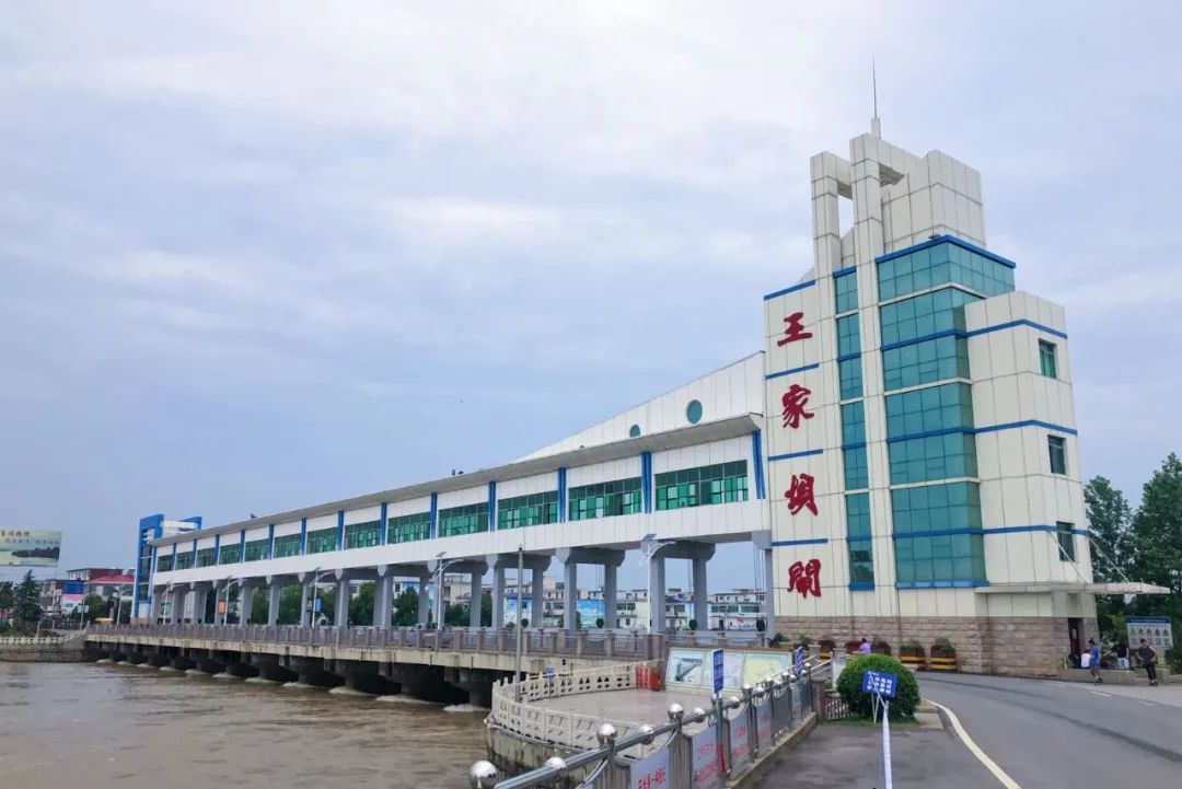 驰援王家坝共克时艰让警徽闪耀在抗洪抢险一线